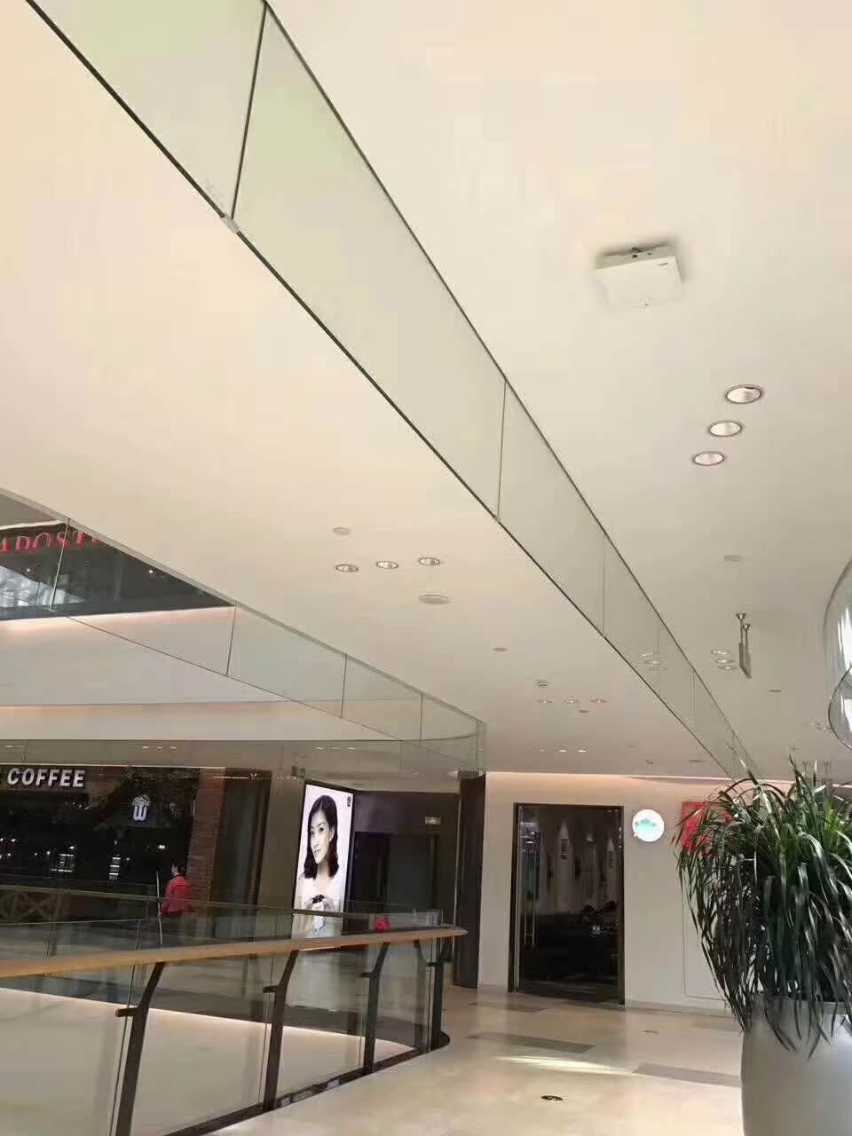 防火玻璃和不銹鋼板哪個(gè)更好,耐用年限更長